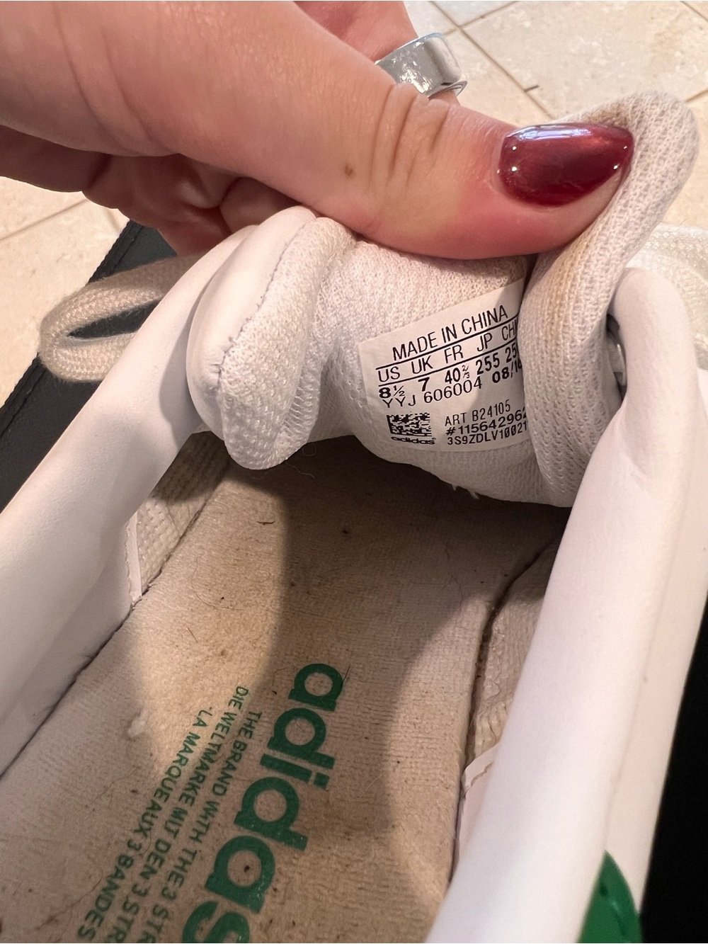 Adidas Stan Smith sneakers with a signature green heel cap - Picture 5 of 5